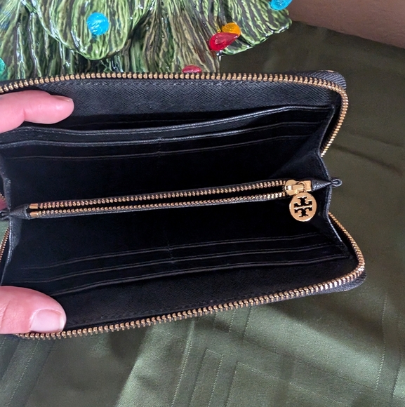 Tory Burch Robinson Leopard Print Long Zip Round Wallet - Picture 8 of 11